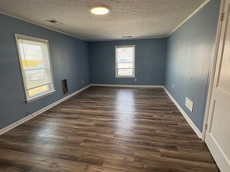 1303 Collett Ln — Photo 7