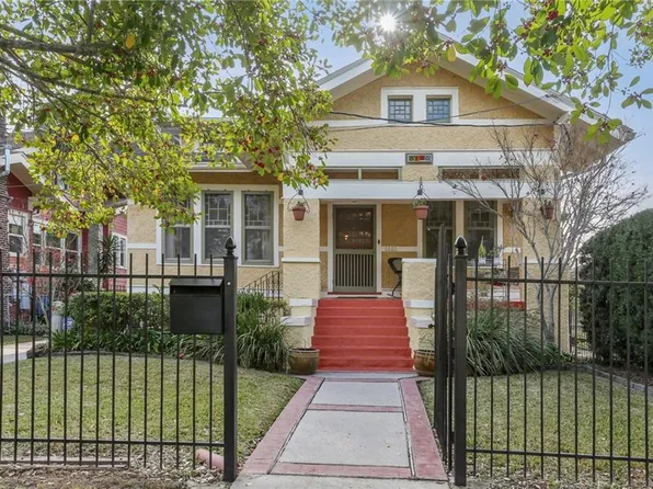 8220 Apricot St, New Orleans, LA 70118