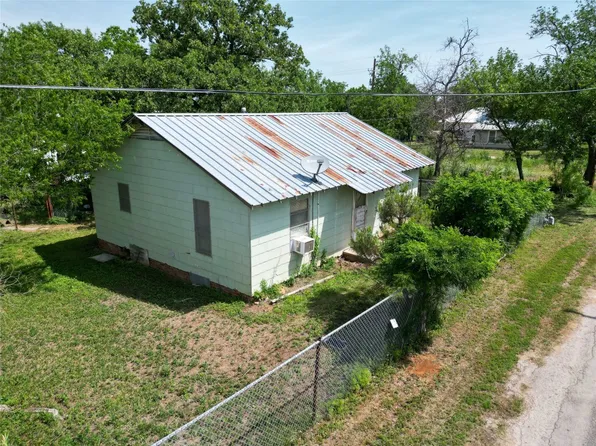 62 Travis St, Santo, TX 76472