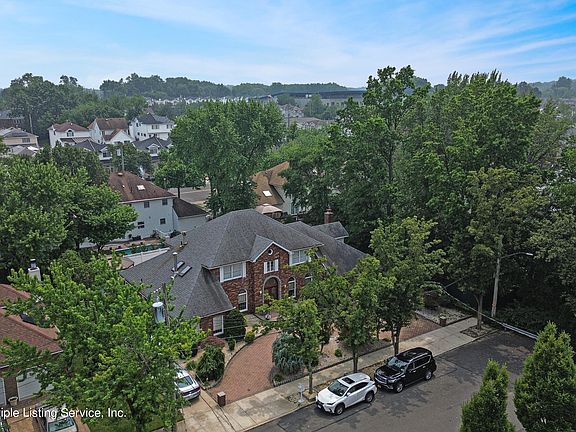 4th image of 142 Radigan Ave