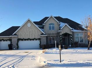 5896 Pinehurst Dr, Grand Forks, ND 58201