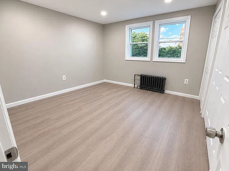 1322 S Newkirk St — Photo 15