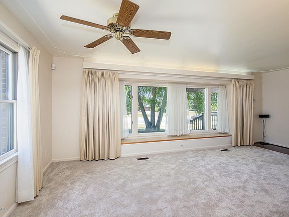4th image of 1856 Lake Michigan Dr NW