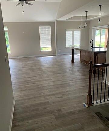3rd image of 707 Whitetail Dr