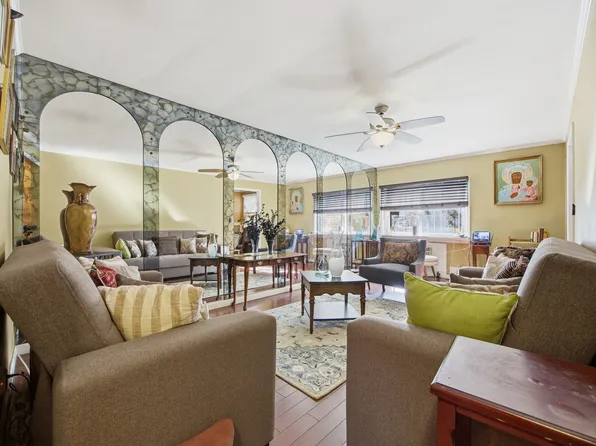 601 East 86th Street image 4 of 19