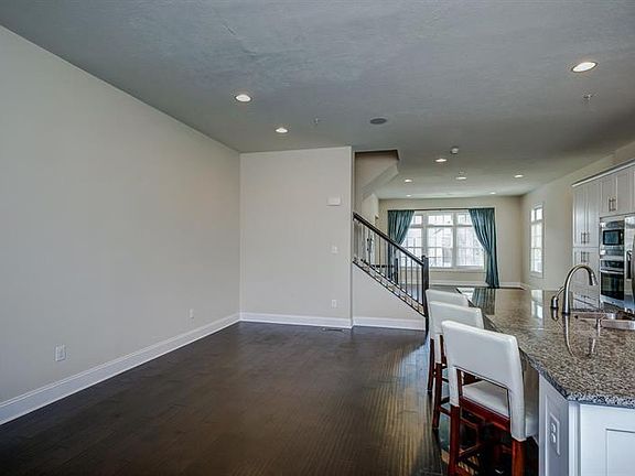5th image of 1273 Newbury Highland