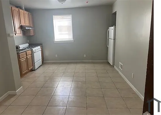 1656 Newcomb Ave — Photo 4