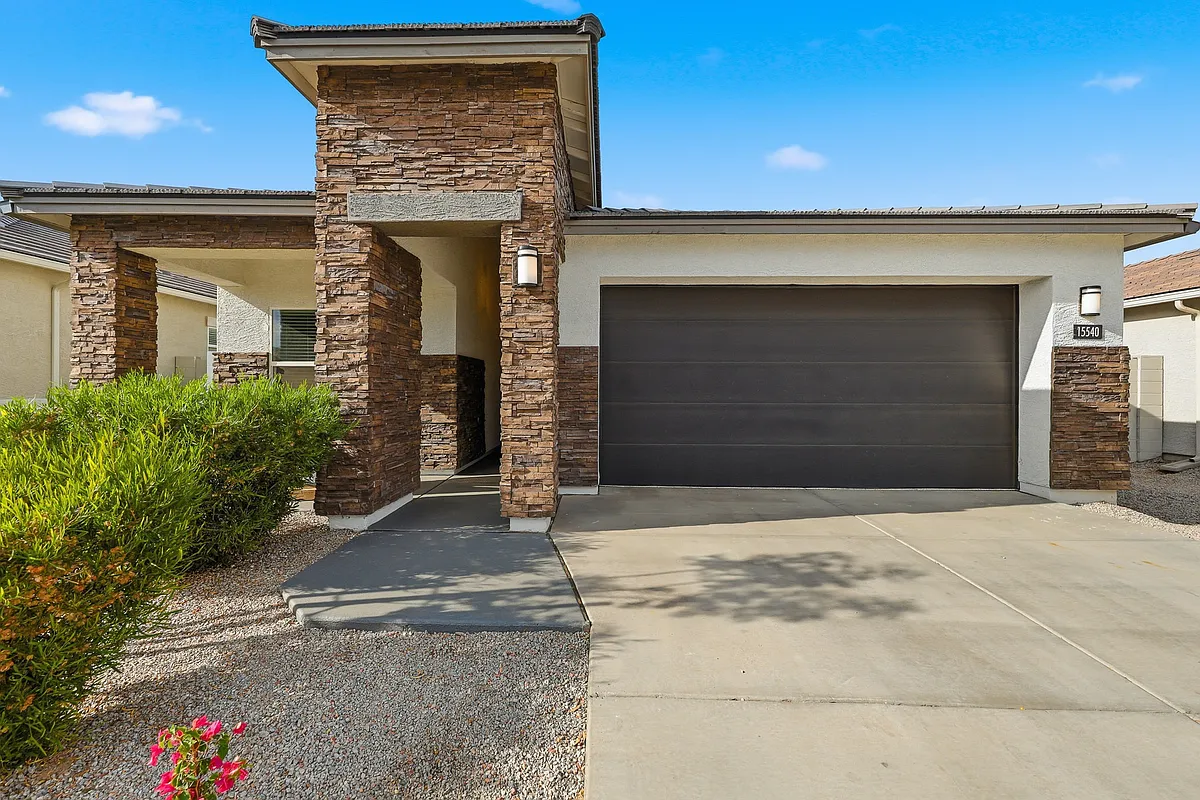 Building Photo - 15540 W Smoketree Dr