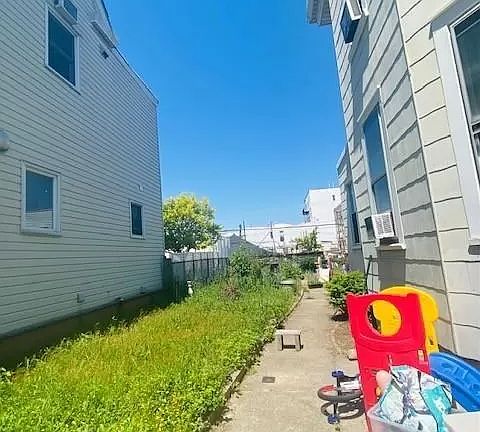 4th image of 6712 12th Ave