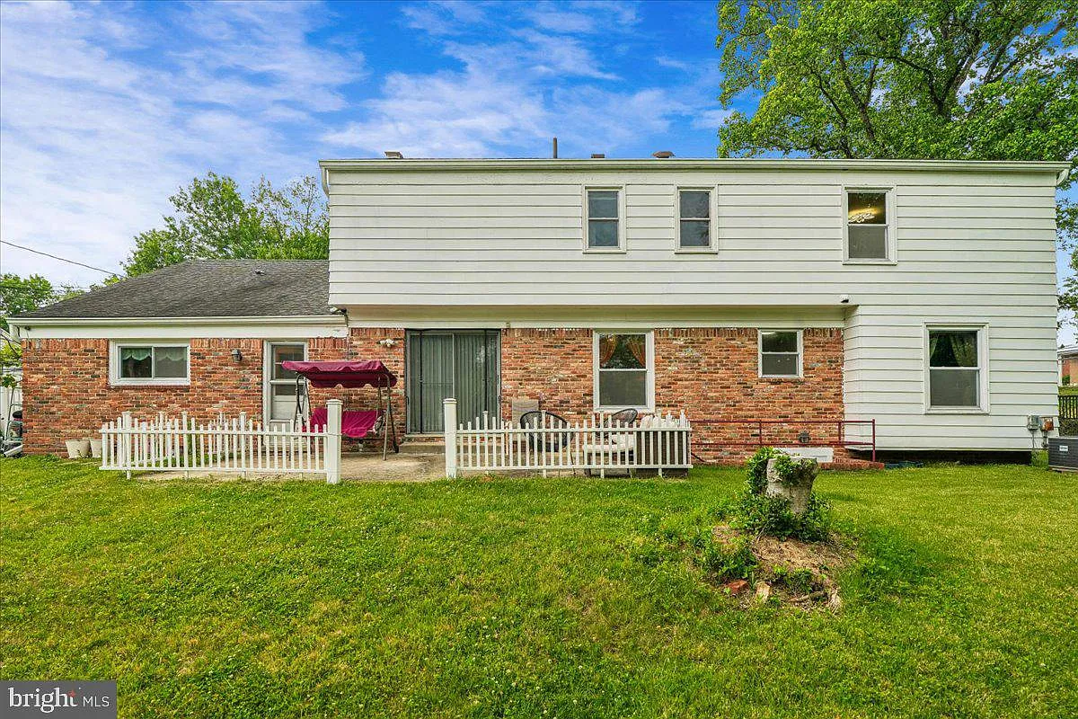 4 bed, 3605 sqft, $4,850 — Photo 4