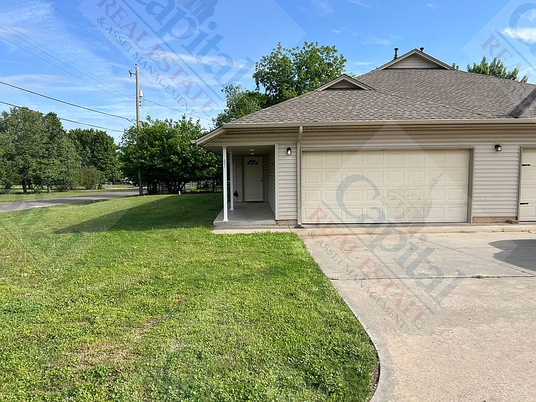 20635 Penny Ln — Photo 2