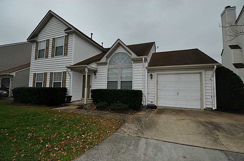 1st image of 409 Oak Lake Ter