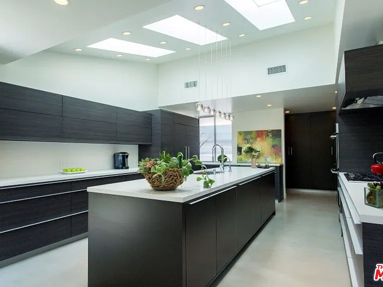5470 Katherine Ave — Photo 8
