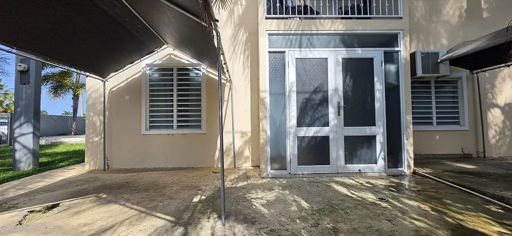 1 bed, 1.0 bath, 300 sqft, $1,000 — Photo 1