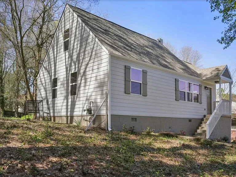 2561 Sylvan Rd — Photo 12