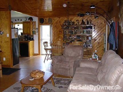 Living room Dine room
						:
						Ceiling fan - all pine -