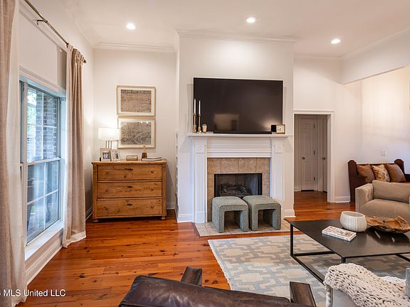 5th image of 206 Pinevale St