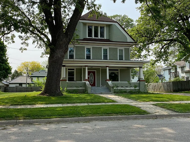227 N Washington St — Photo 1