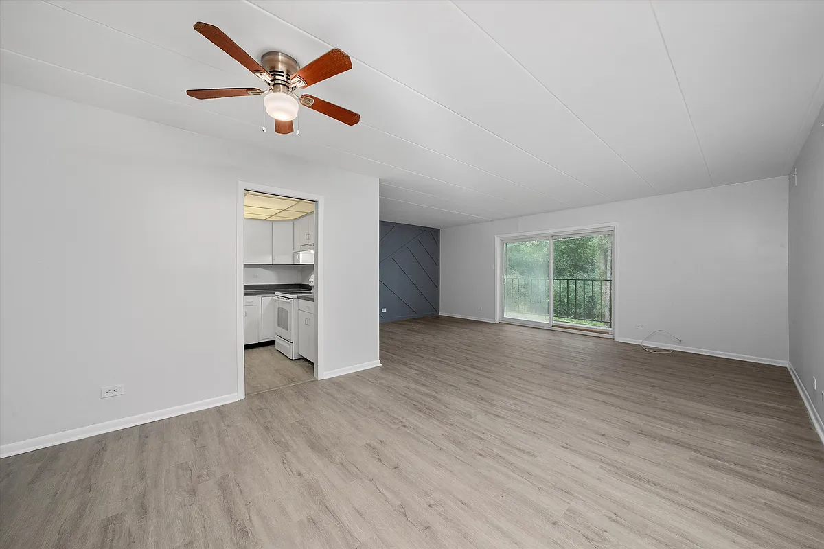 Photo 2 of 25 - 2807 Willow Rd #1 - Homewood, IL Building Photo - 2807 Willow Rd #1