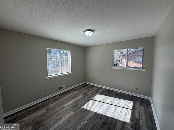 5th image of 824 Jesters Lake Dr