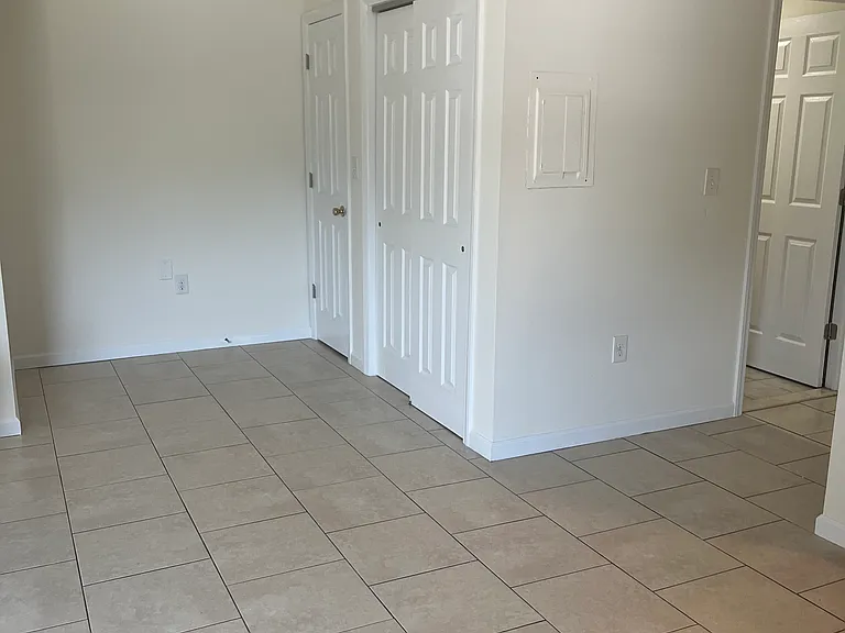 Livingroom area little nook for kitchen table