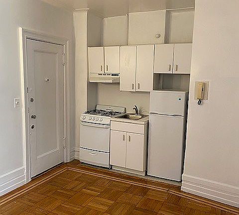 2nd image of 111 W 16th St APT 3E