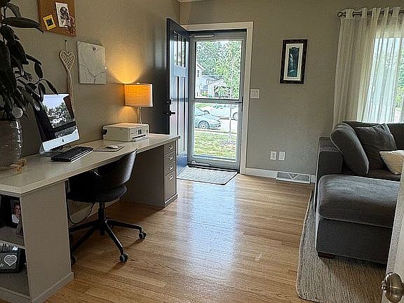 3rd image of 3624 Kelling St