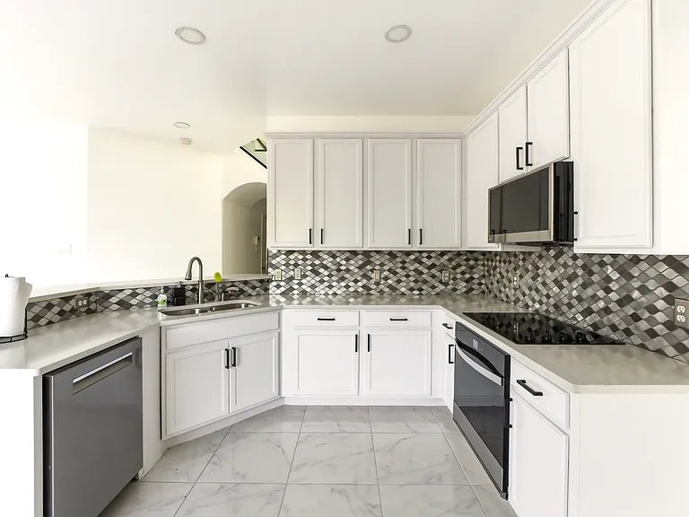 5001 Spicewood Dr — Photo 6