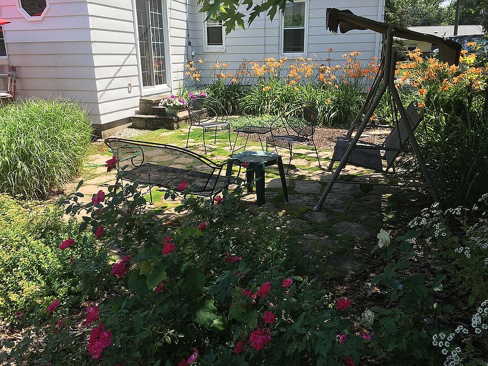 2nd image of 916 Cloverdale Dr