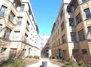 1364 W Greenleaf Ave, Chicago, IL 60626