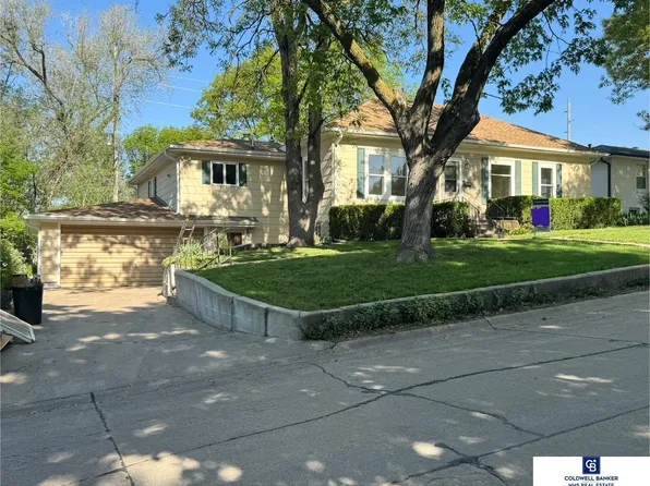 325 S 2nd St, Seward, NE 68434