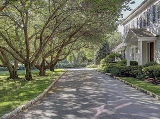 4 Woods End Rd, Rumson, NJ 07760