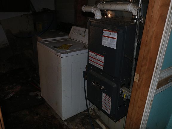 4th image of 1905 Hershey Ave