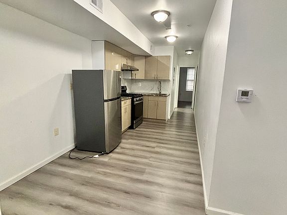 5th image of 1025 Buttonwood St #2