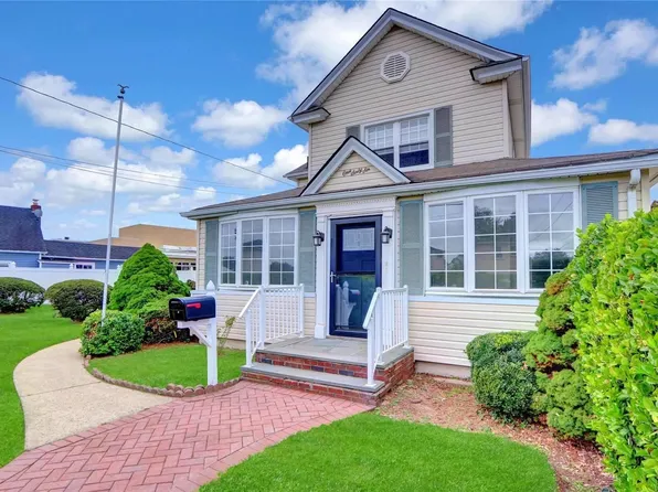 166 Division Avenue, Hicksville, NY 11801
