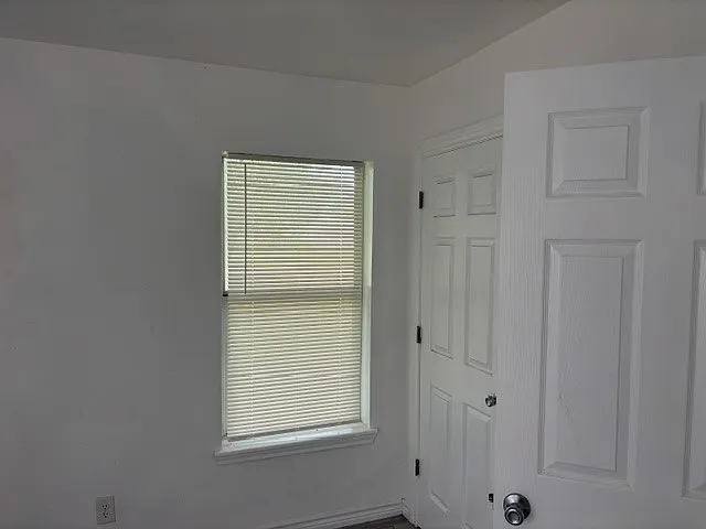 529 Frances St — Photo 8
