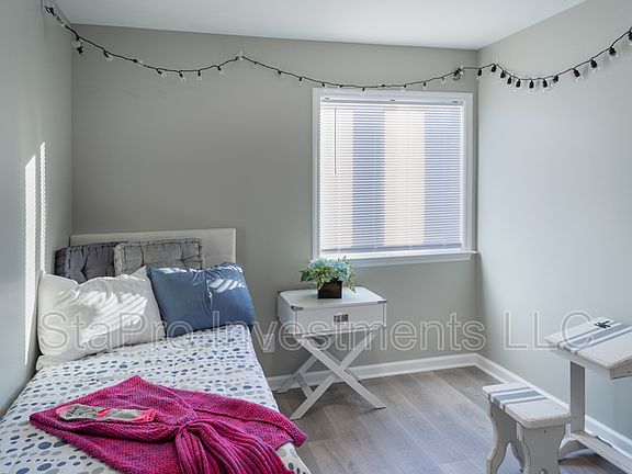 3rd image of 2320 Hamilton Ave #8