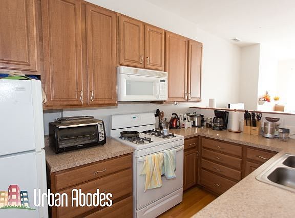 3rd image of 1426 W Belmont Ave APT 2A