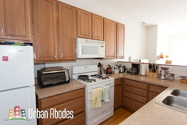 1426 W Belmont Ave #2A — Photo 3