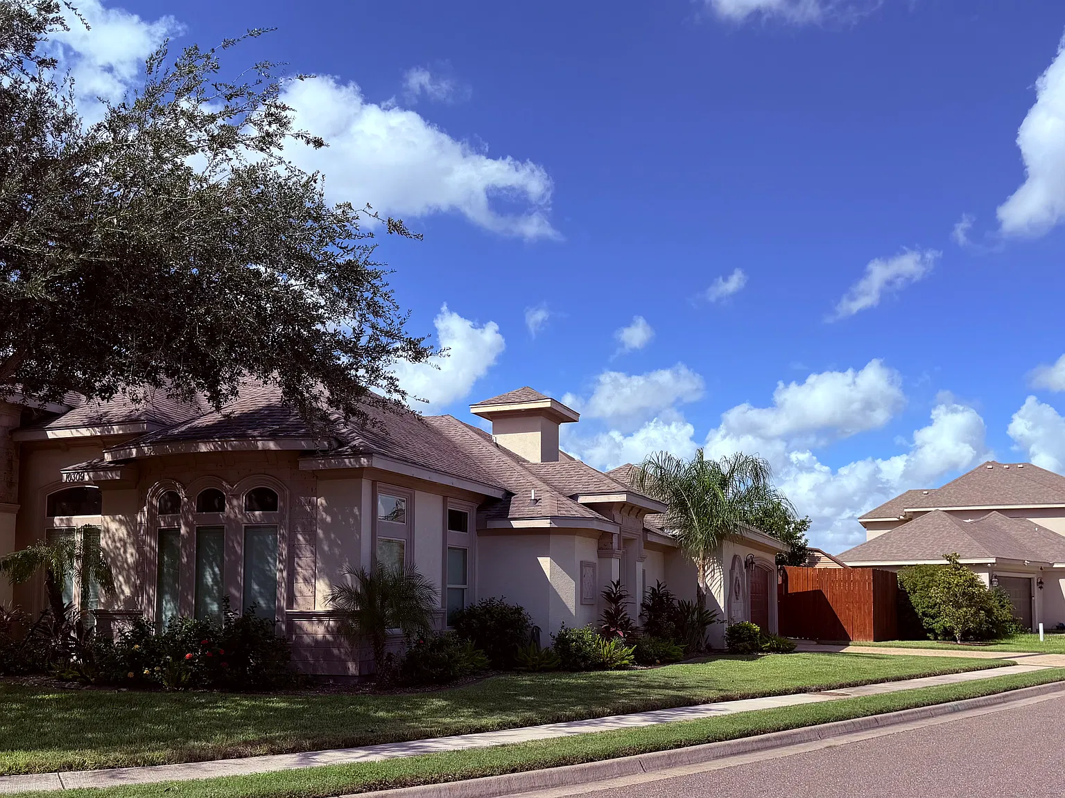 4 bed, 3.5 bath, 2735 sqft, $2,850 — Photo 3
