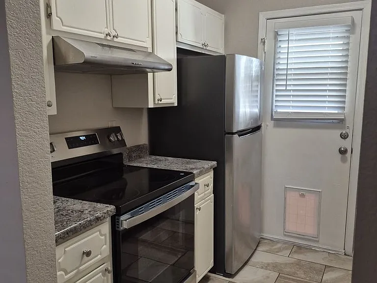 Lindsay Villas Townhomes — Photo 14