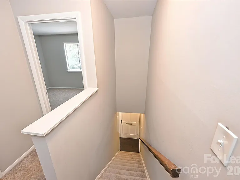 951 Hollywood St — Photo 3