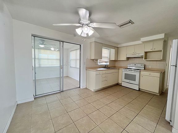 3rd image of 2618 Sweetwood Dr