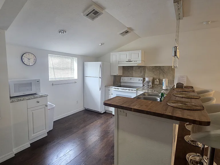1014 W Beacon Rd #3 — Photo 5