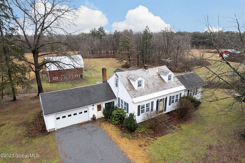 4th image of 264 Fortsville Road