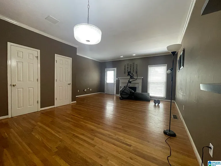 1727 Ashwood Ln — Photo 10