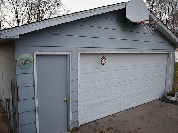 3rd image of 317 Saunders Ave