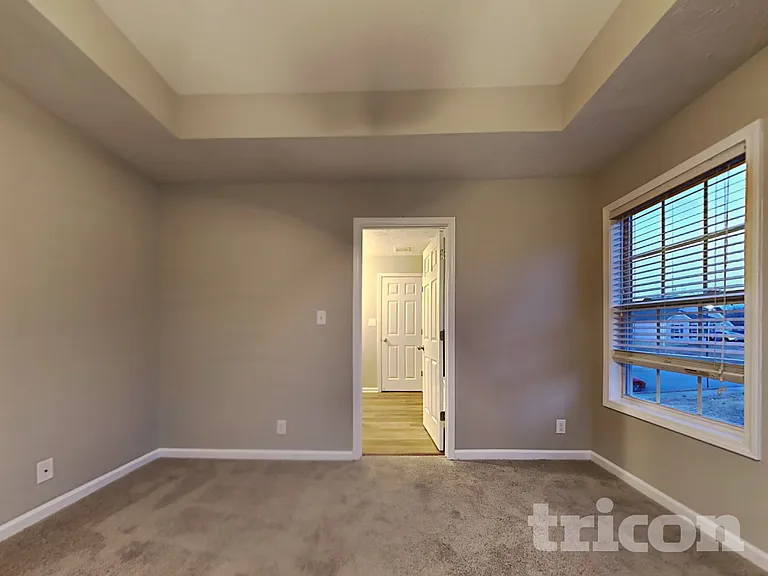 1612 Broad Cir — Photo 7