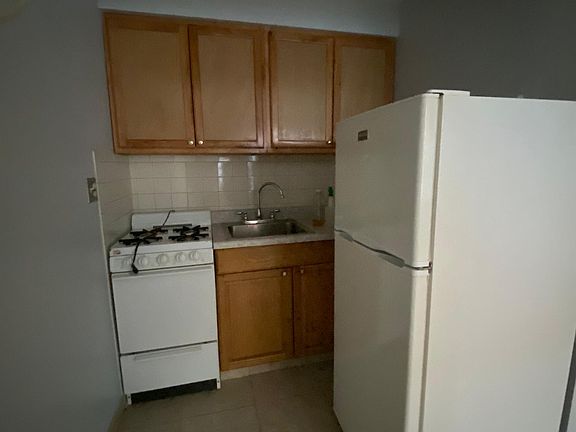 4th image of 4255 N Neva Ave #G