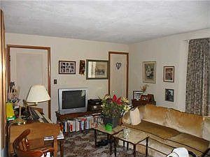 3rd image of 216 Saint Lawrence Ave